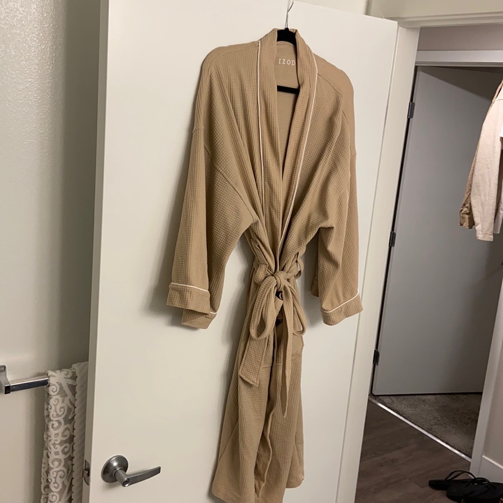 ✨Beige IZOD robe